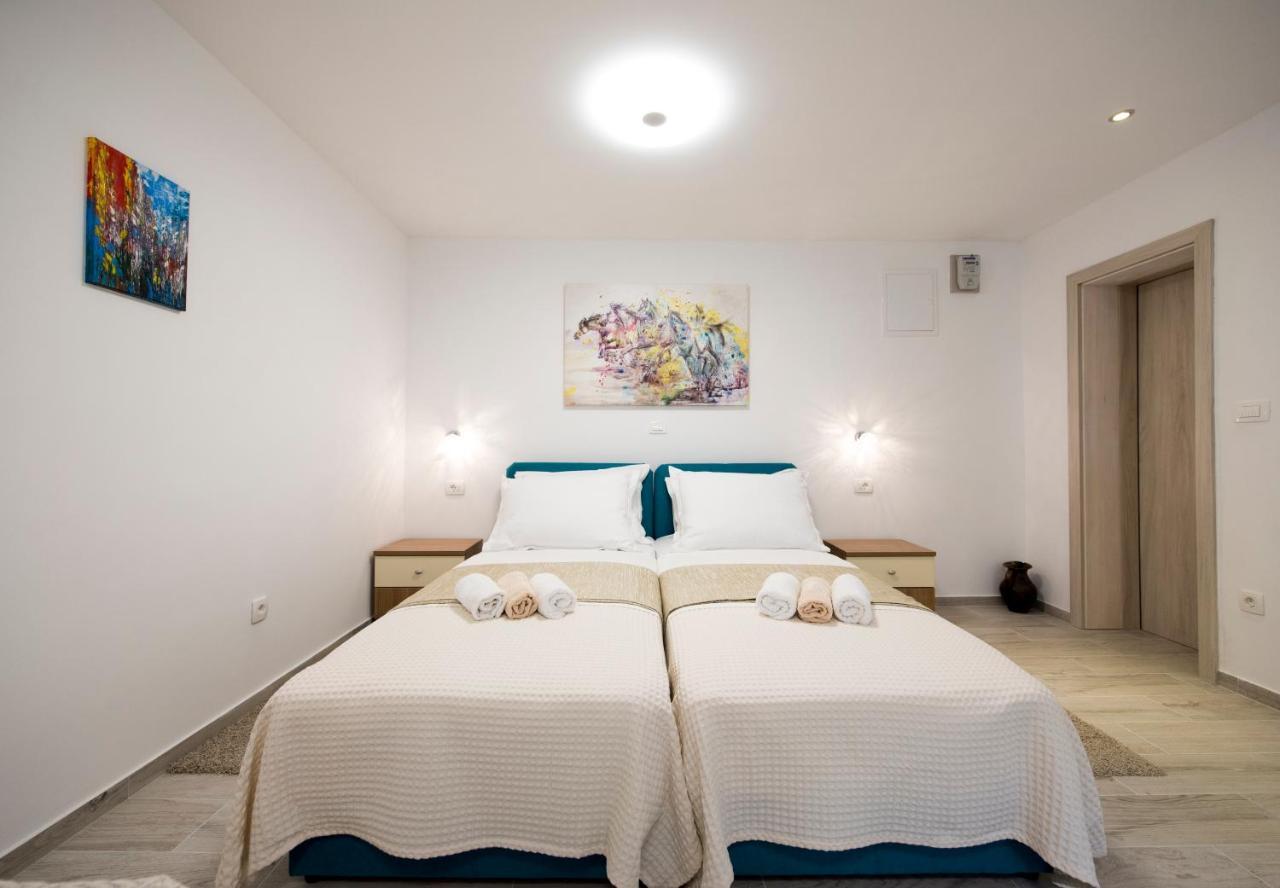 Apartments Maraton Split Bagian luar foto