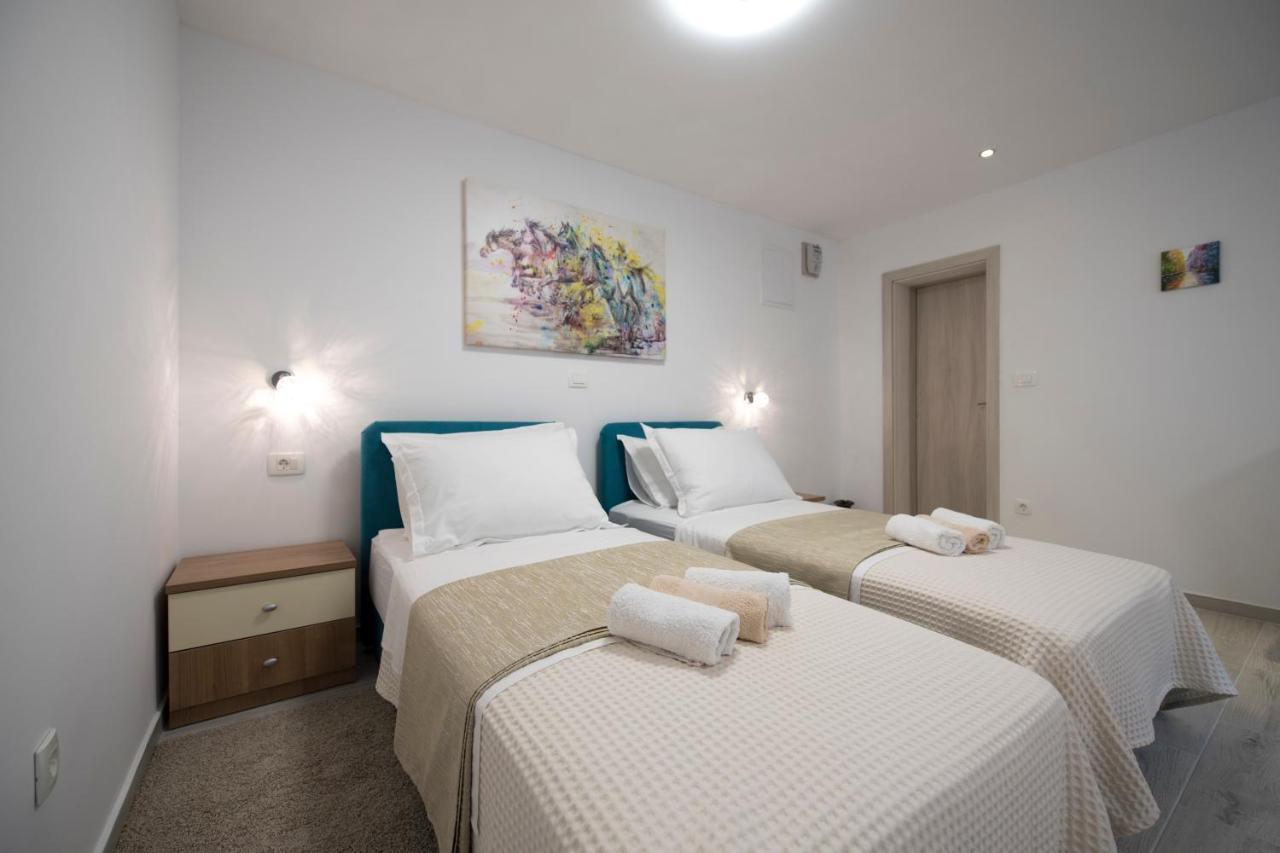 Apartments Maraton Split Bagian luar foto