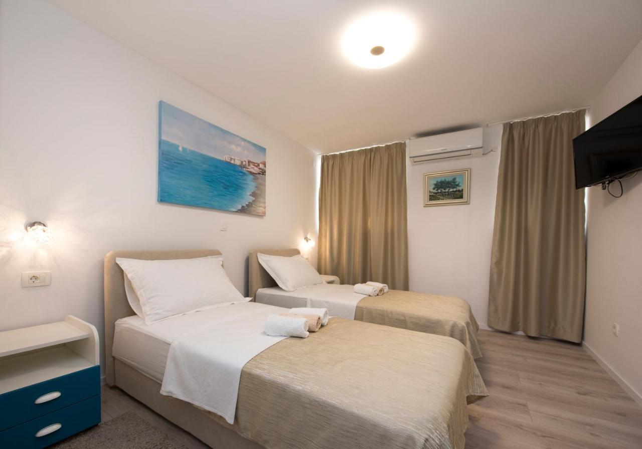 Apartments Maraton Split Bagian luar foto
