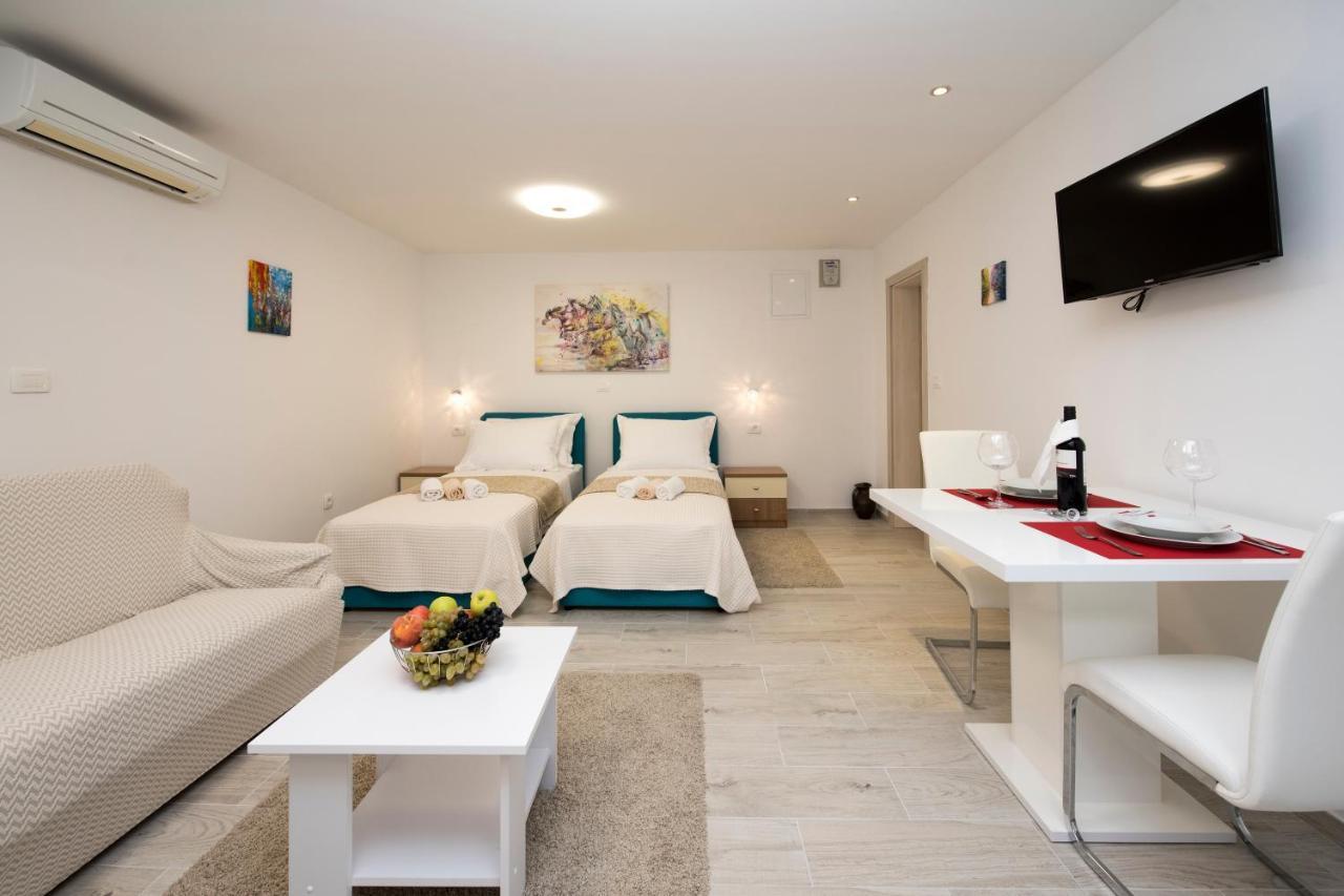 Apartments Maraton Split Bagian luar foto
