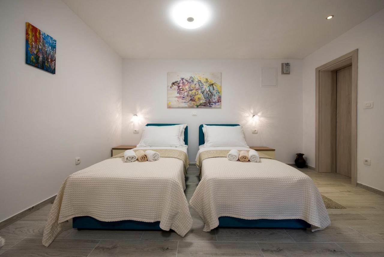 Apartments Maraton Split Bagian luar foto
